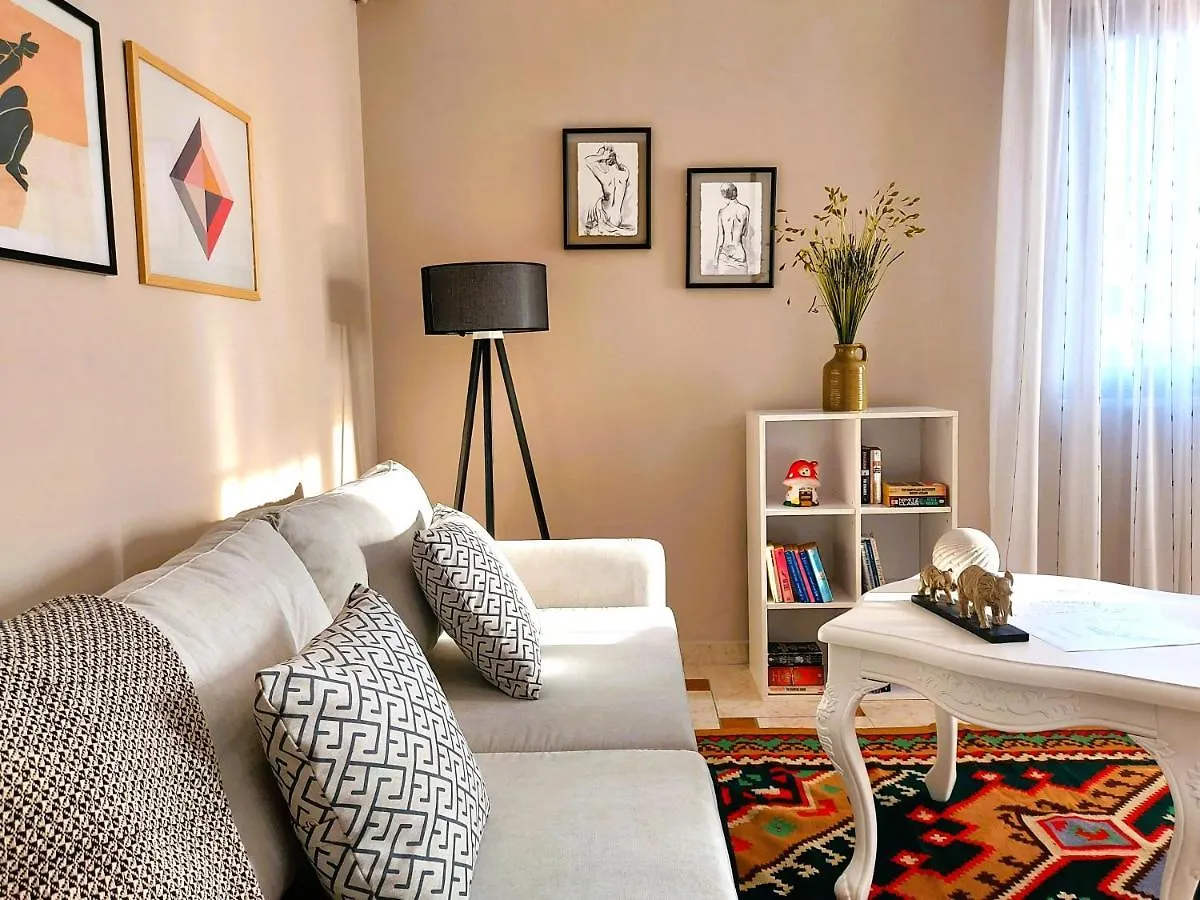 Cozy Apartment In The Heart Of Bllok Tirana 0*,