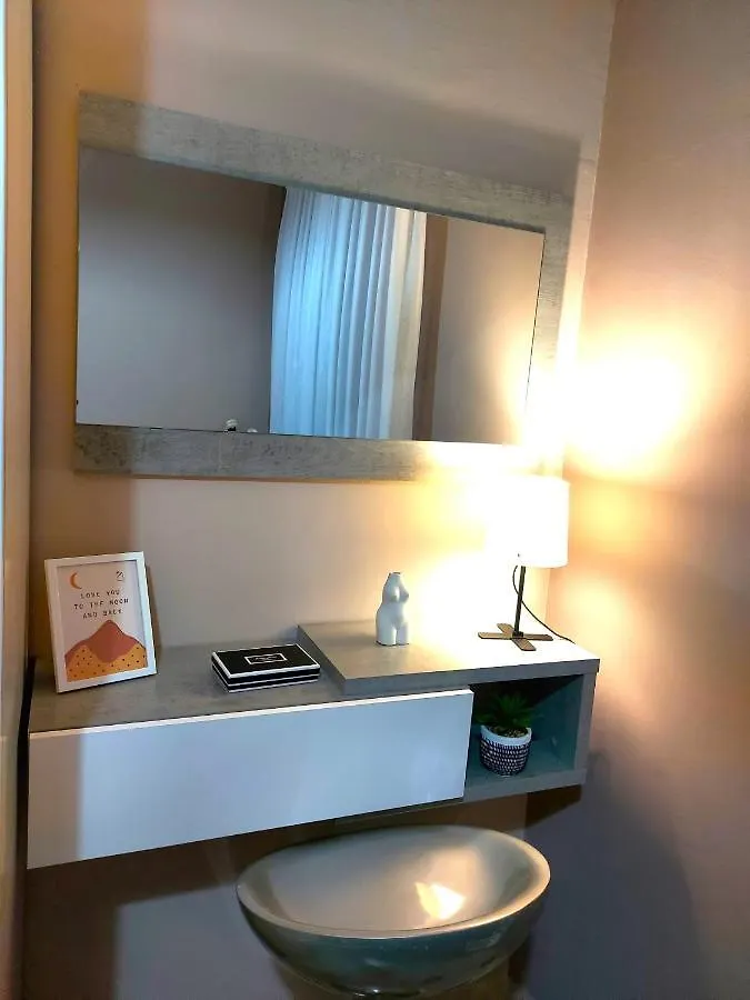 Cozy Apartment In The Heart Of Bllok Tirana 0*,  Albánie