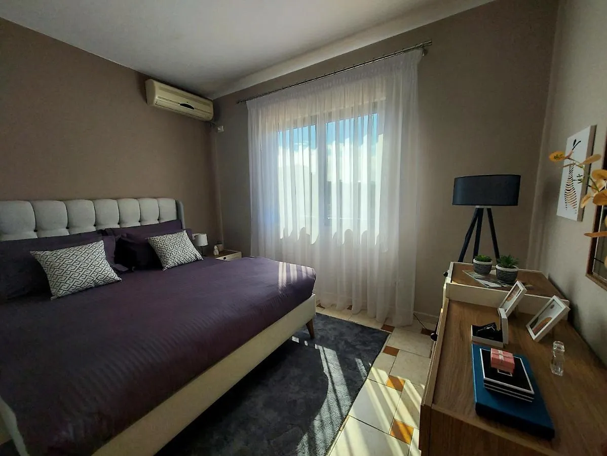 Cozy Apartment In The Heart Of Bllok Tirana