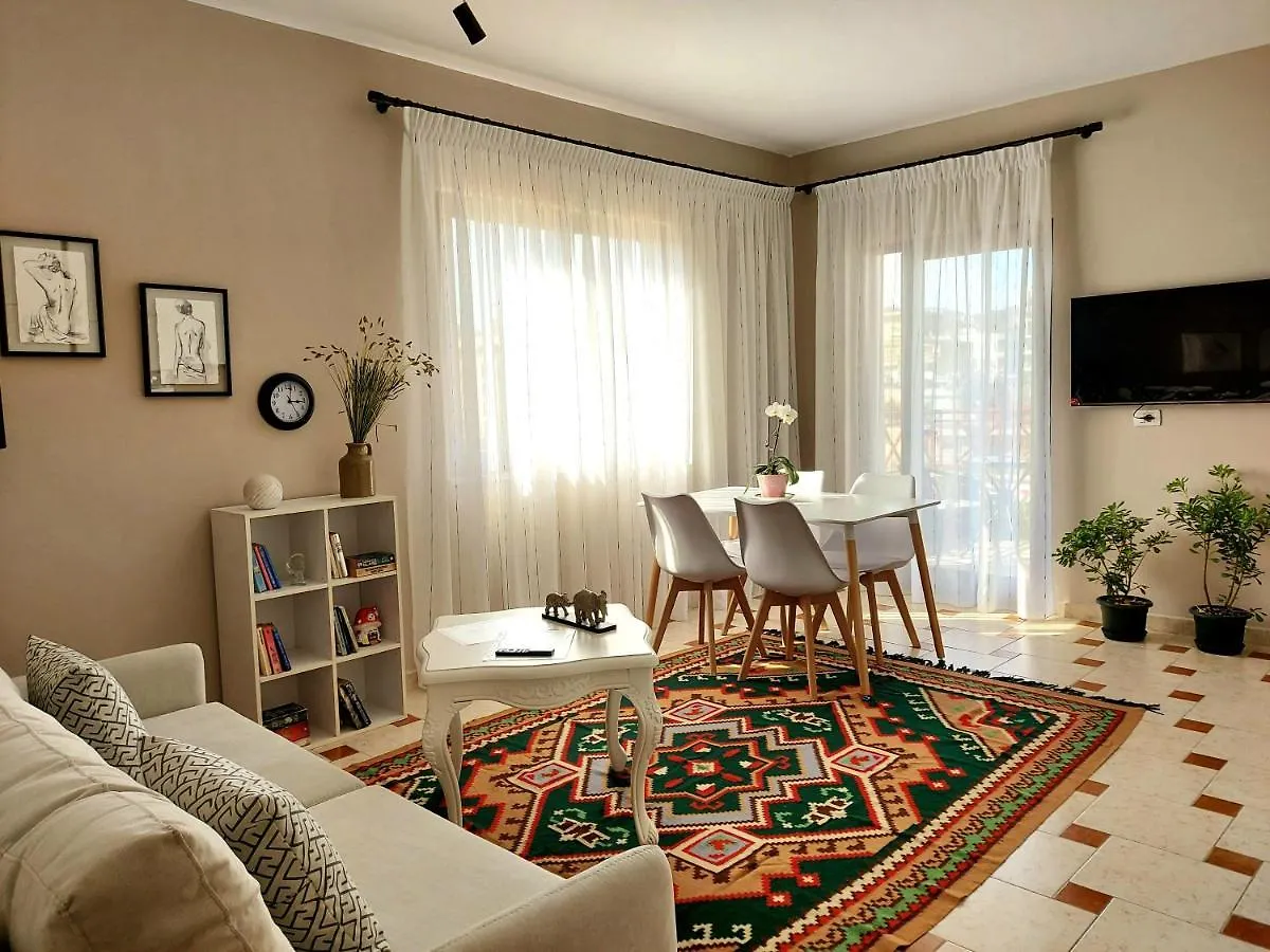 Cozy Apartment In The Heart Of Bllok Tirana