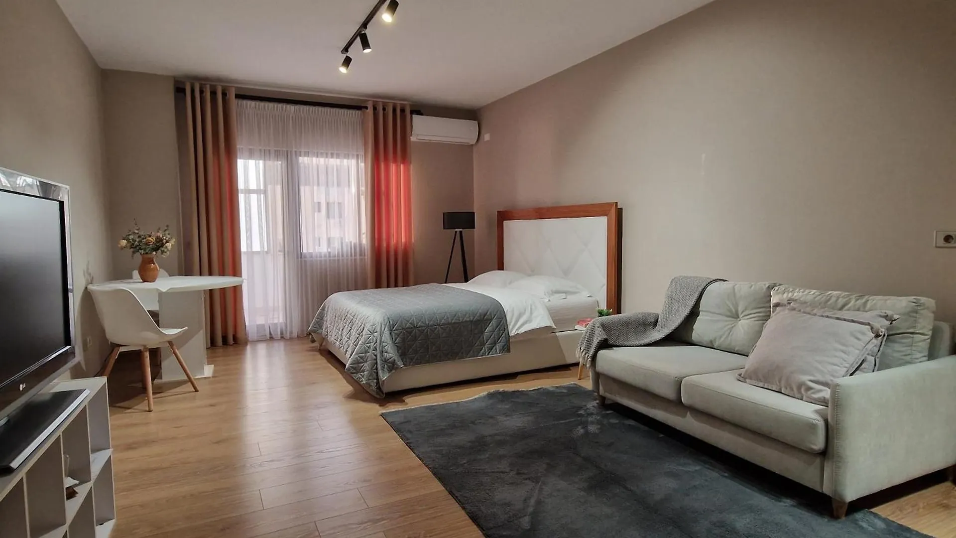 Cozy Apartment In The Heart Of Bllok Tirana Albánie